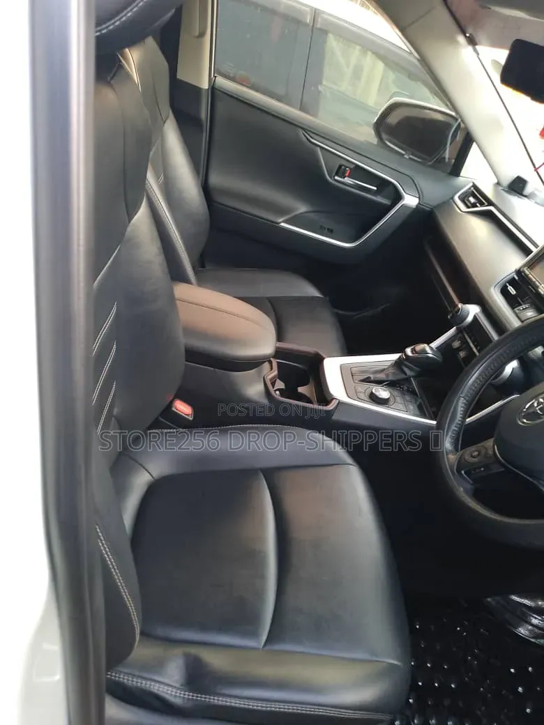 Toyota RAV4 XLE Premium FWD 2019 White