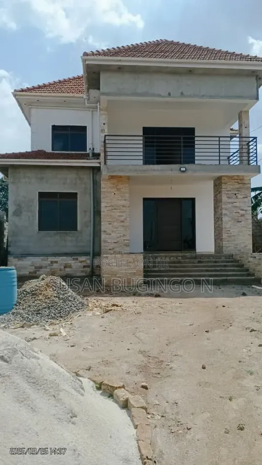 4bdrm Villa in Wakiso / Wakiso for sale
