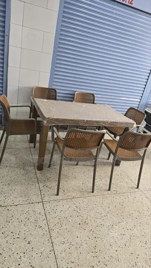 6 People Dining Plastic Table and Chairs