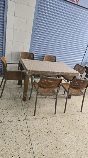 6 People Dining Plastic Table and Chairs