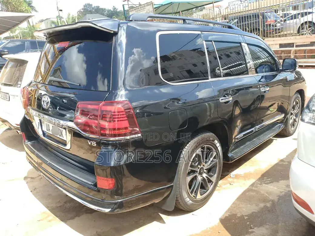 Toyota Land Cruiser 4.6 V8 VXR 2016 Black