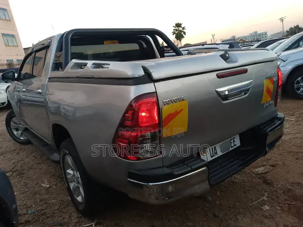 Toyota Hilux Revo Double Cab Deisel 2.8 AWD 2016 Silver