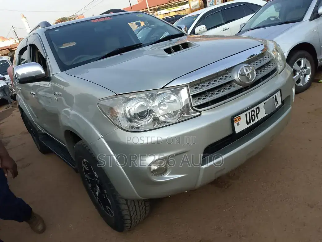 Toyota Fortuner 3.0 D AWD 2011 Silver