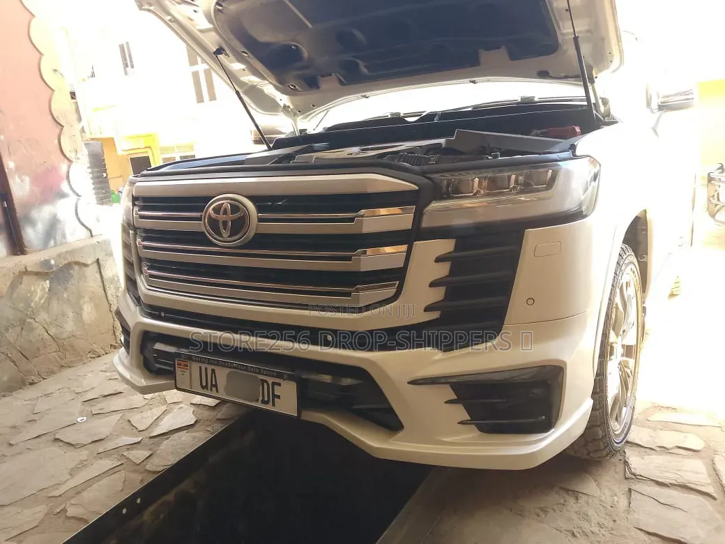 Toyota Land Cruiser LC300 2023 White