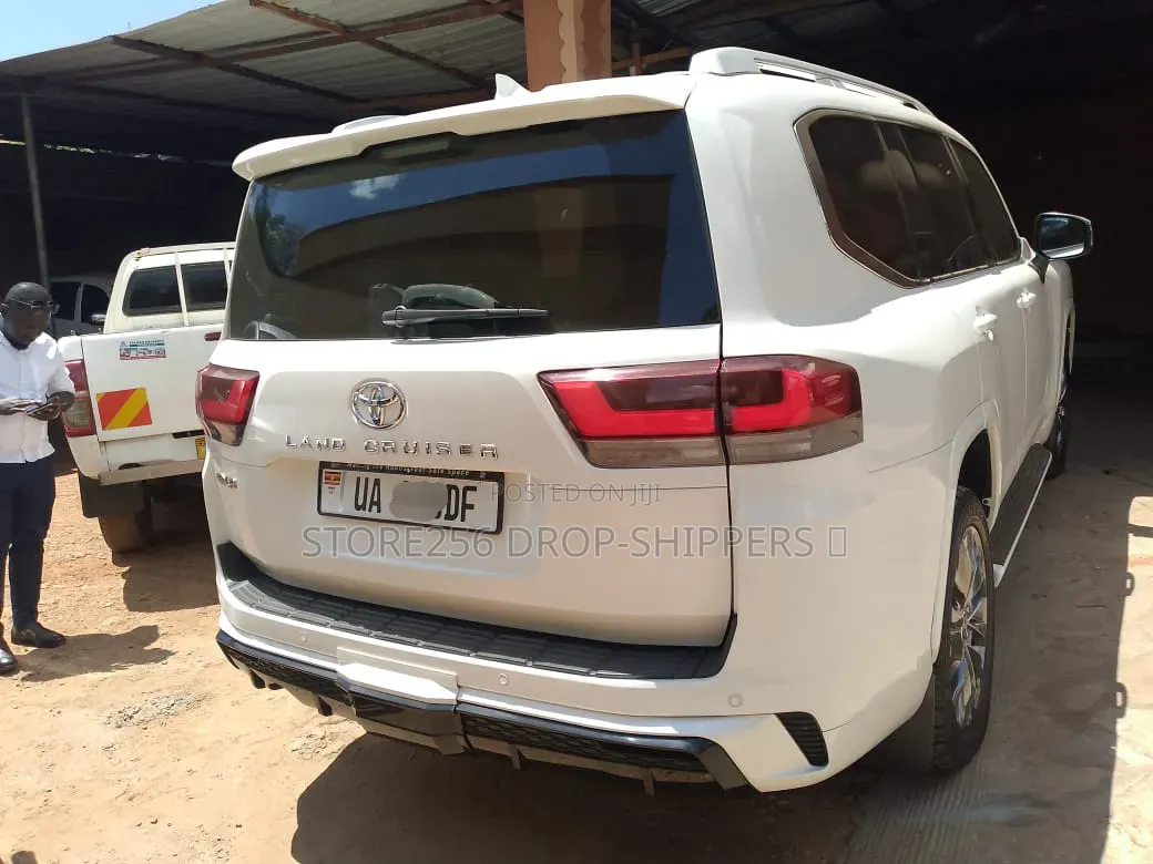 Toyota Land Cruiser LC300 2023 White