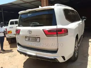 Toyota Land Cruiser LC300 2023 White