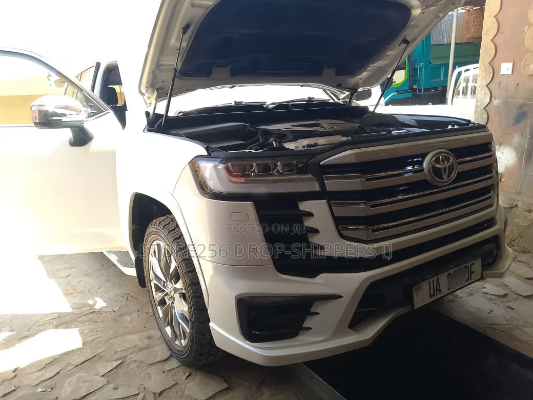 Toyota Land Cruiser LC300 2023 White
