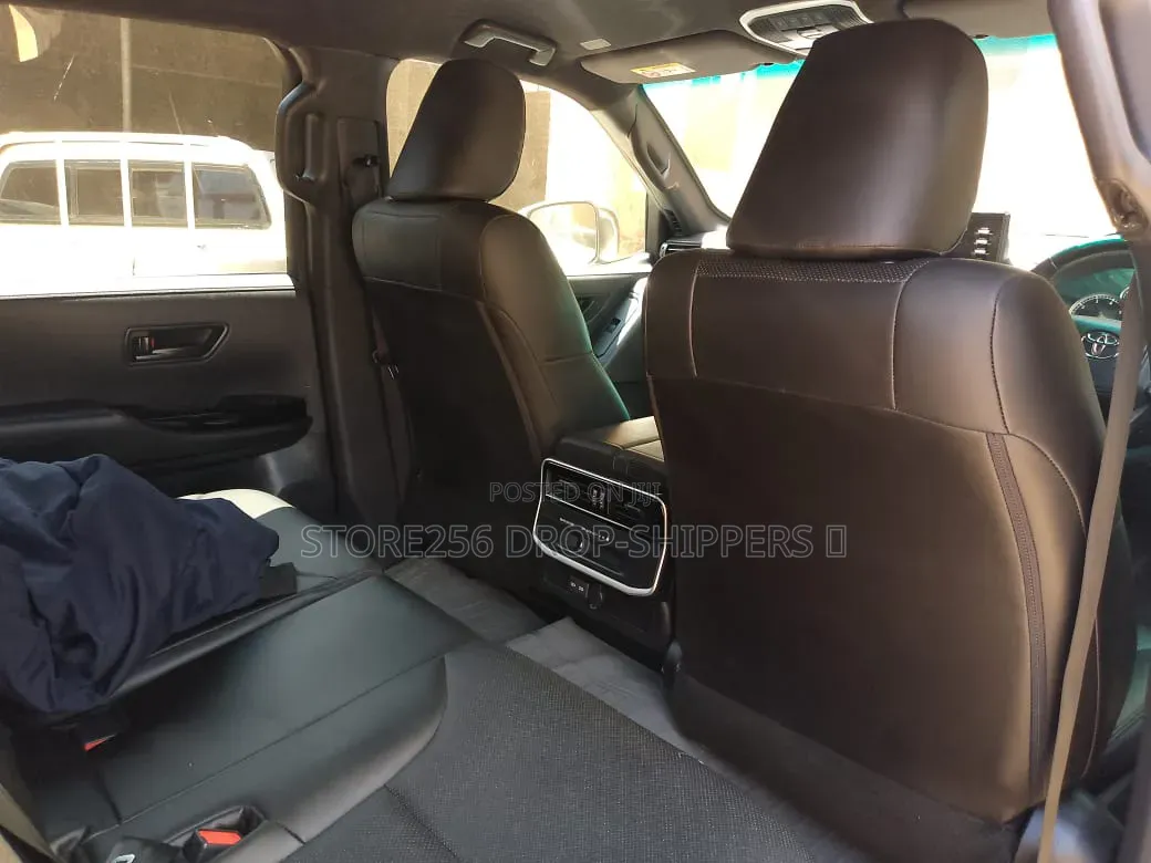 Toyota Land Cruiser LC300 2023 White
