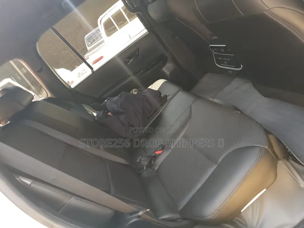 Toyota Land Cruiser LC300 2023 White