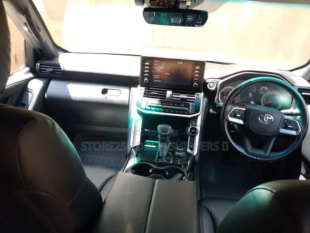Toyota Land Cruiser LC300 2023 White
