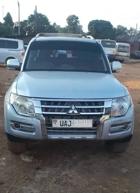 Mitsubishi Pajero 2007 Silver