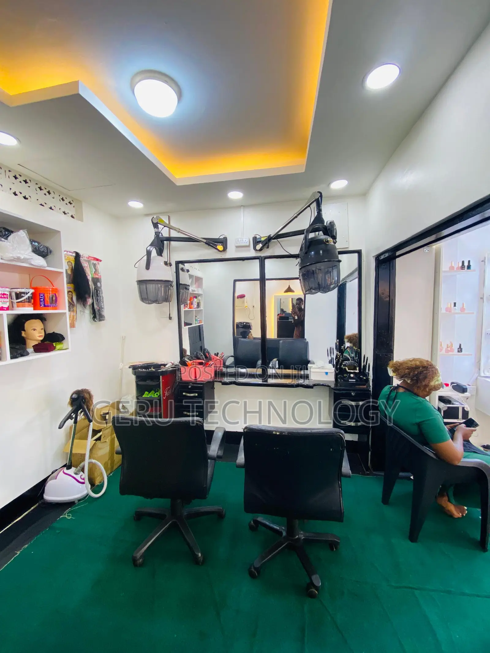 Salon for Sell ( Covering 4 Rooms)