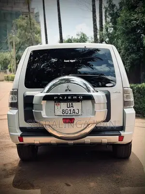 Mitsubishi Pajero 2011 White