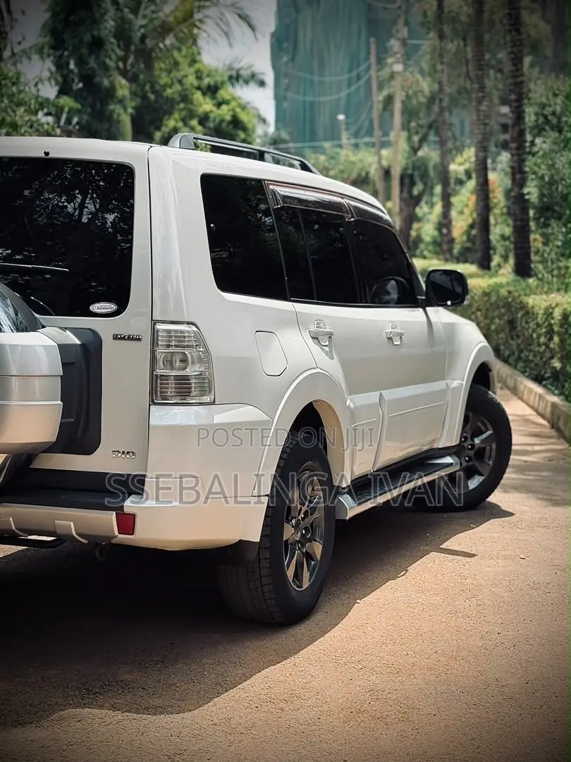 Mitsubishi Pajero 2011 White