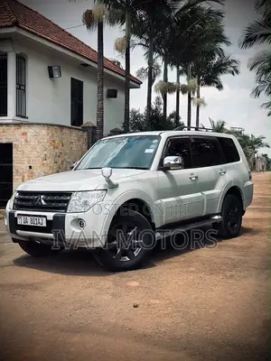Mitsubishi Pajero 2011 White
