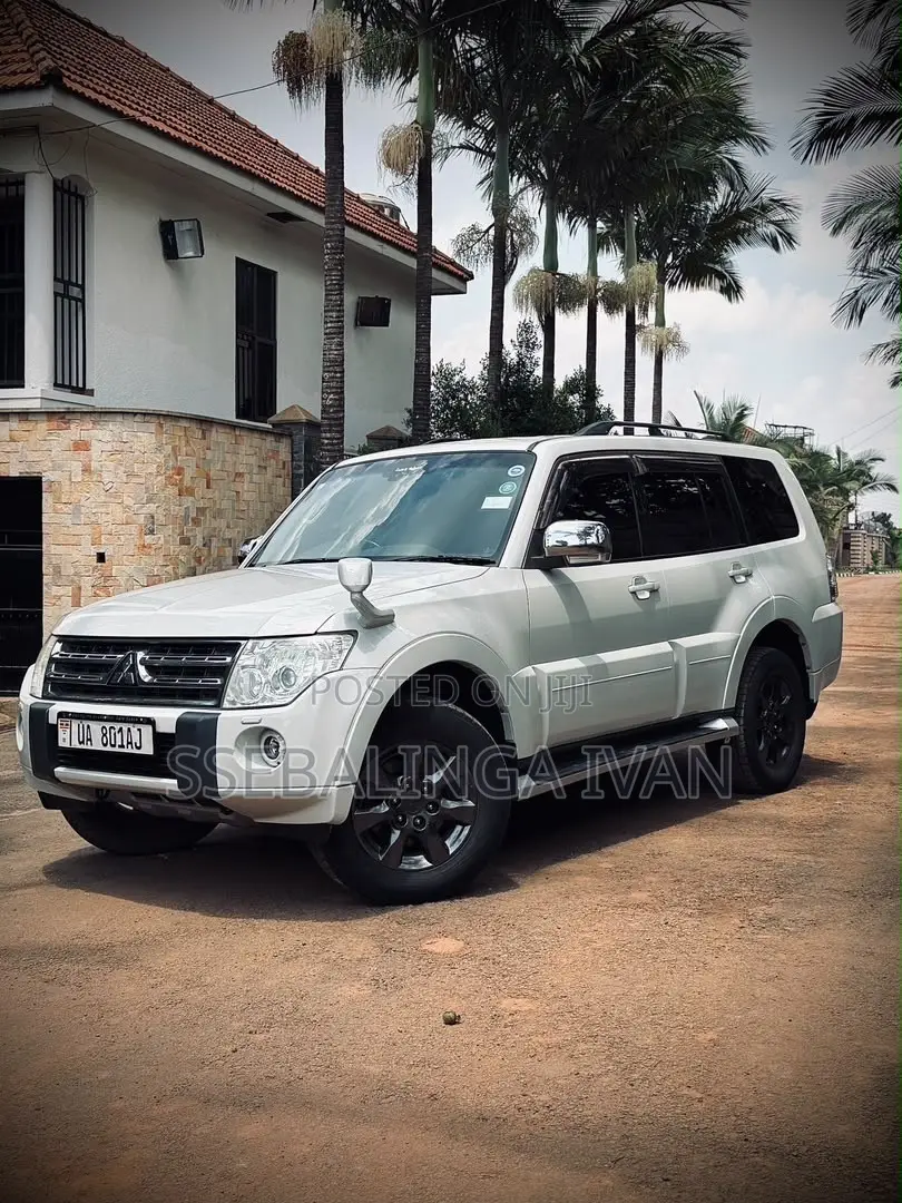 Mitsubishi Pajero 2011 White