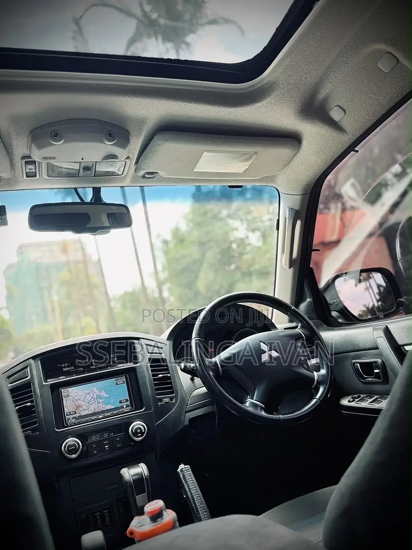 Mitsubishi Pajero 2011 White
