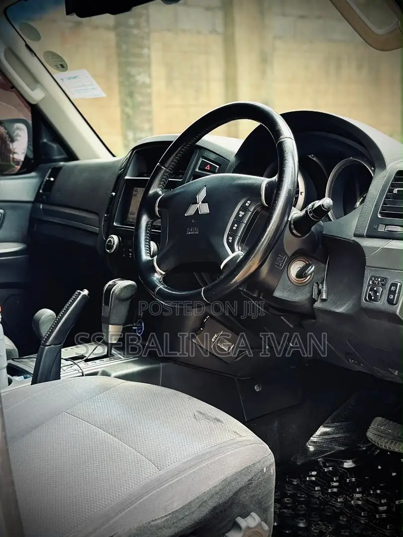 Mitsubishi Pajero 2011 White