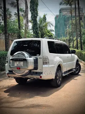 Mitsubishi Pajero 2011 White