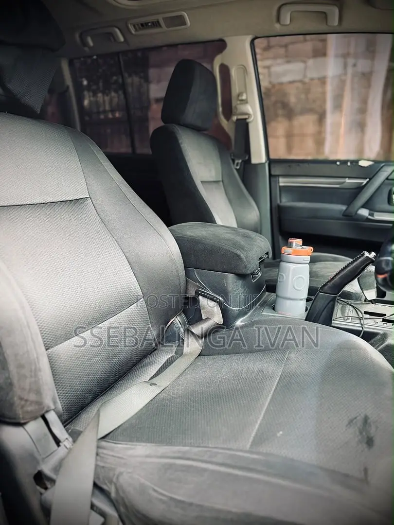 Mitsubishi Pajero 2011 White
