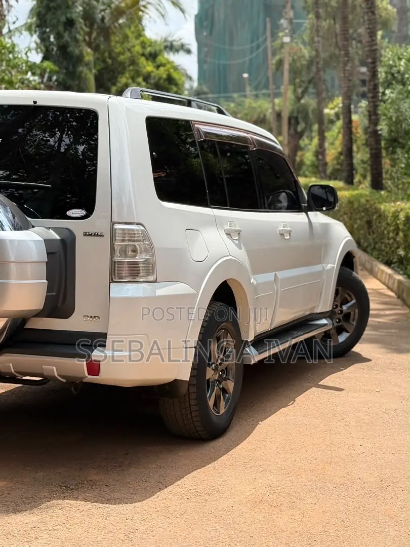 Mitsubishi Pajero 2011 White