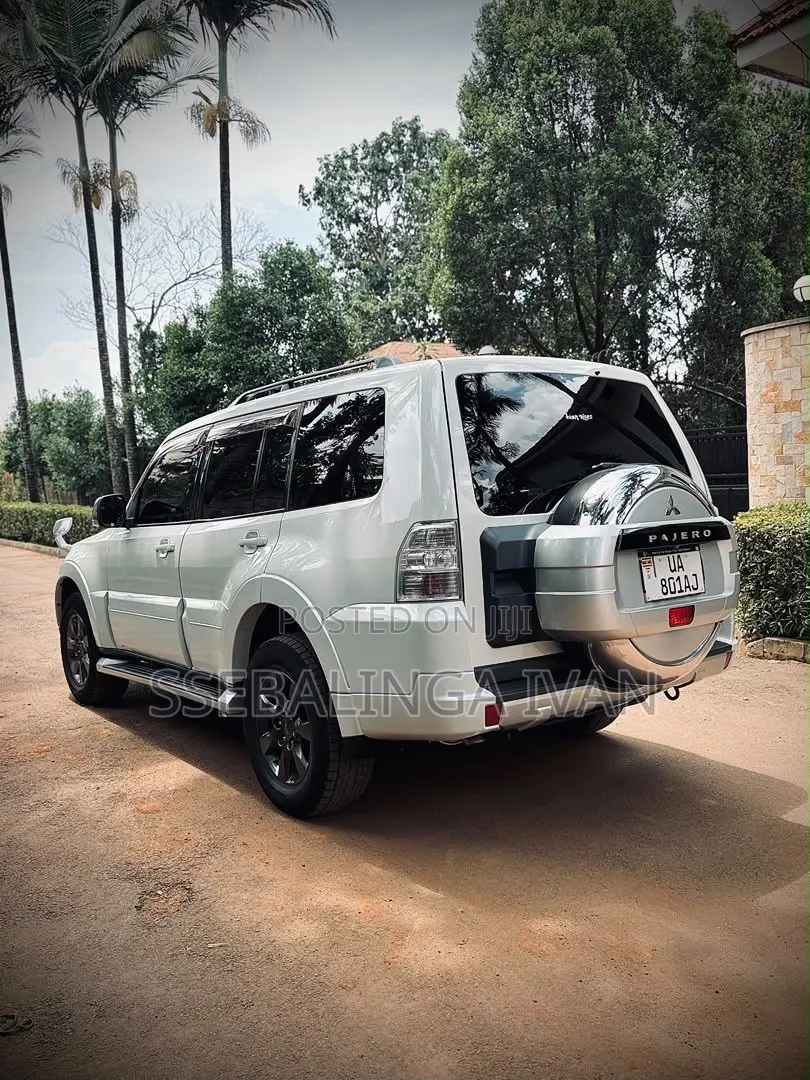 Mitsubishi Pajero 2011 White