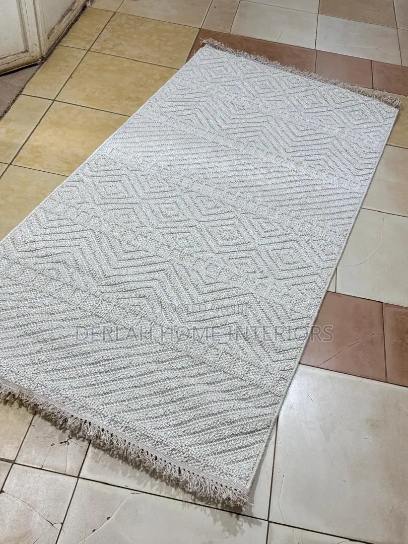 1.5m and 2.5m Cream Woolen Bedside Carpets