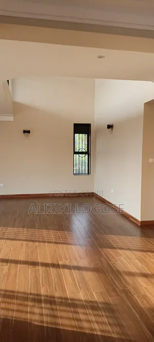 5bdrm Duplex in Muyenga, Central Division for rent