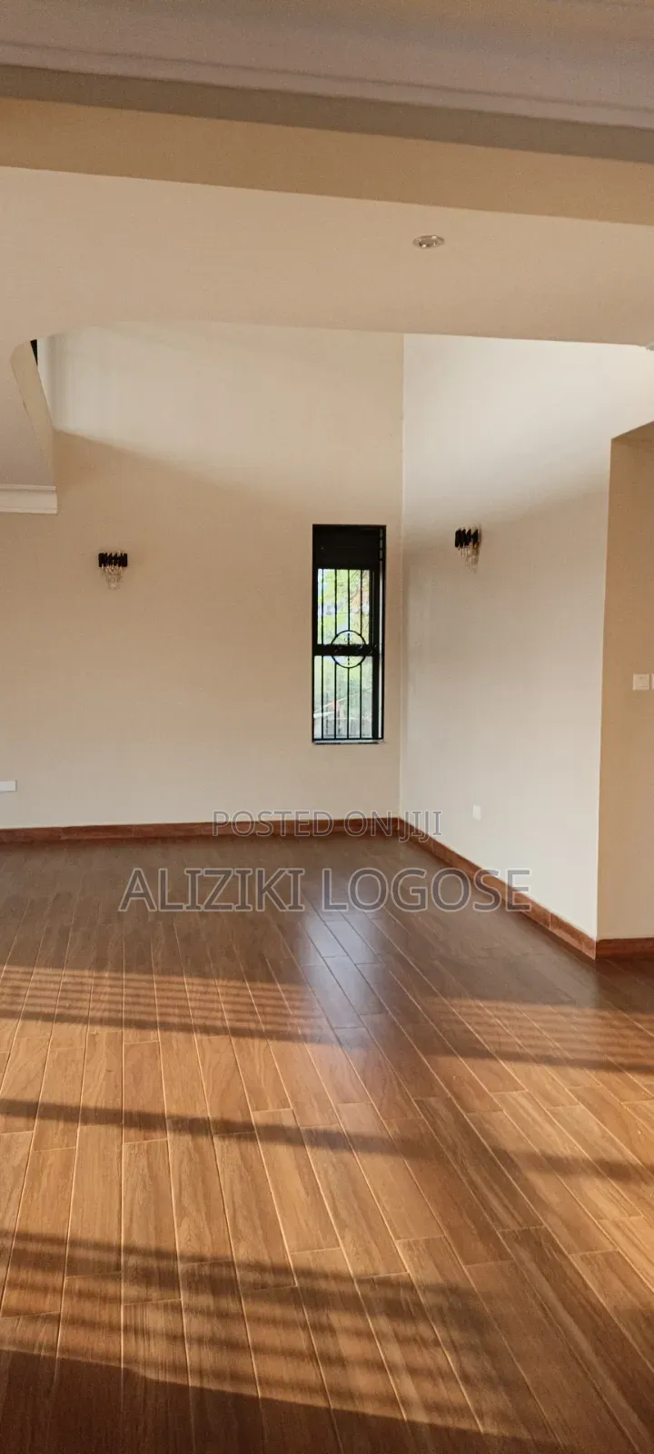 5bdrm Duplex in Muyenga, Central Division for rent