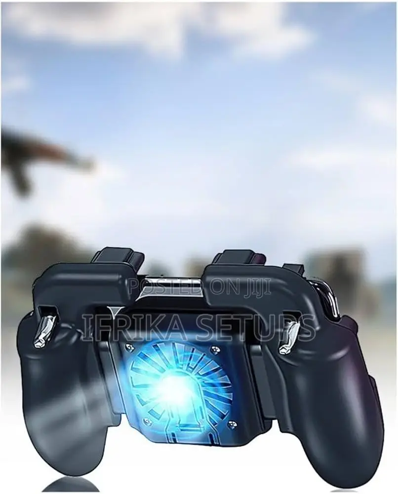 Mobile Gaming Controller With Built-in Triggers and a Cooling Fan