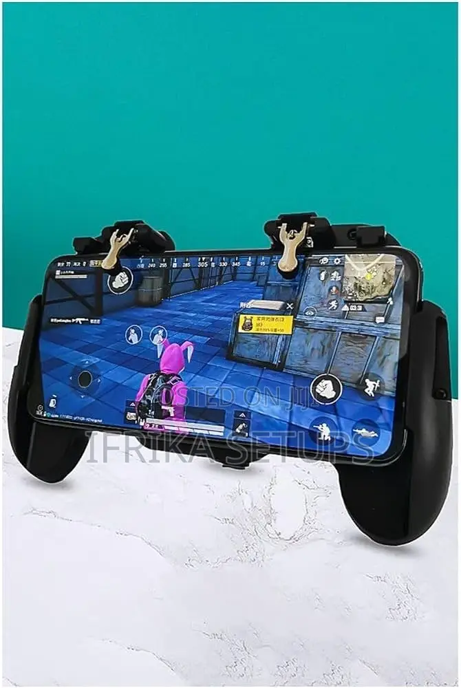 Mobile Gaming Controller With Built-in Triggers and a Cooling Fan