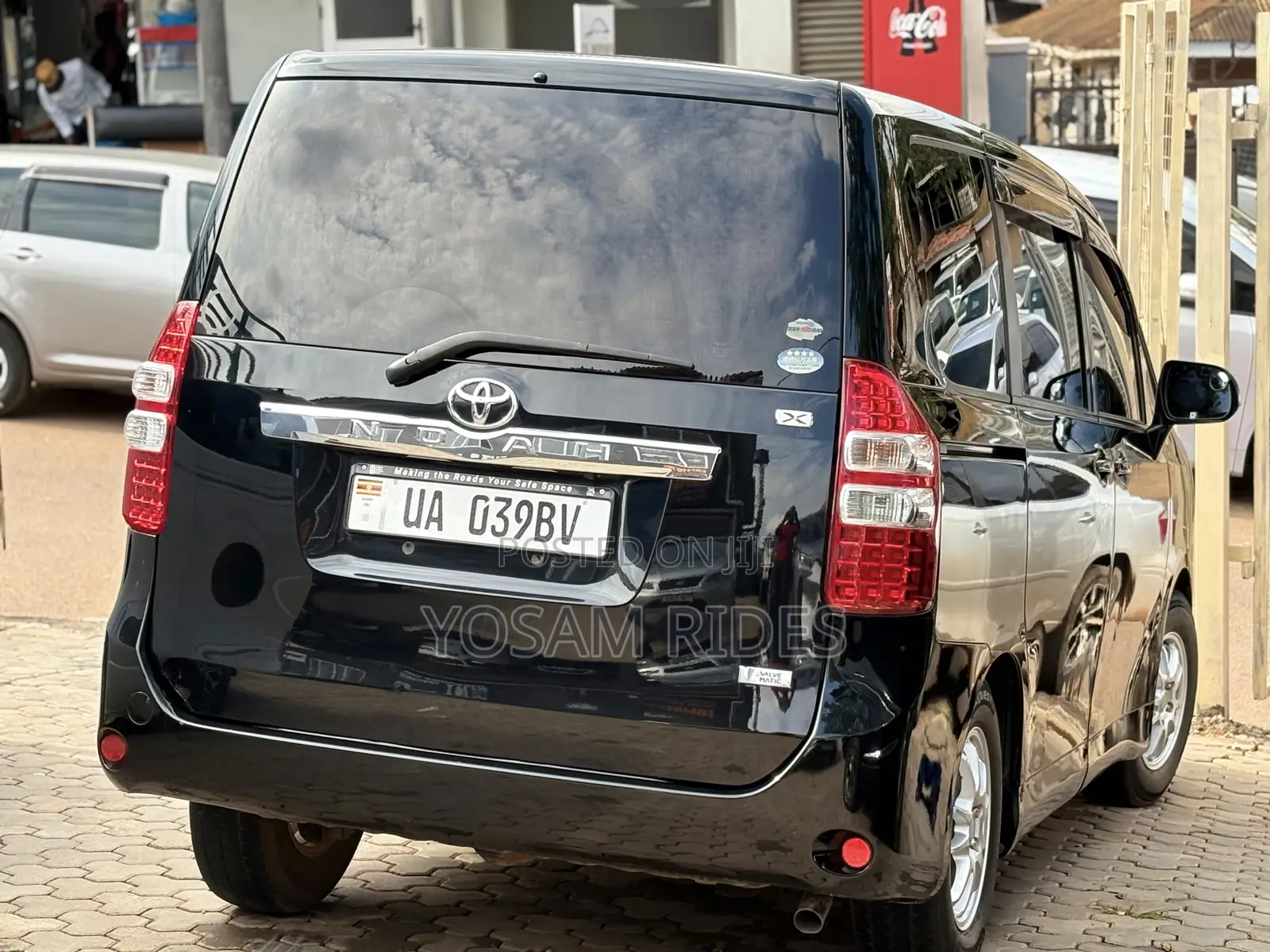 Toyota Noah 2.0 143hp FWD (7 Seater) 2012 Black