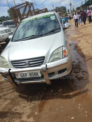 Toyota Nadia 2000 Silver