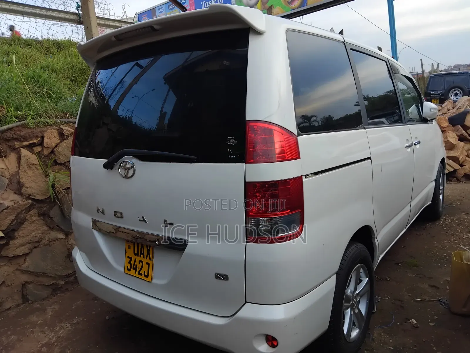 Toyota Noah 2006 Silver