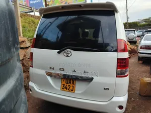 Toyota Noah 2006 Silver