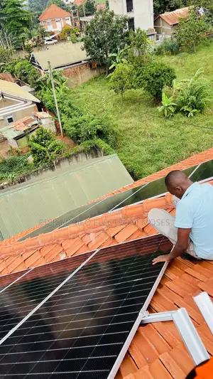 590w Mono Crystalline Solar Panels for Solar System Installation