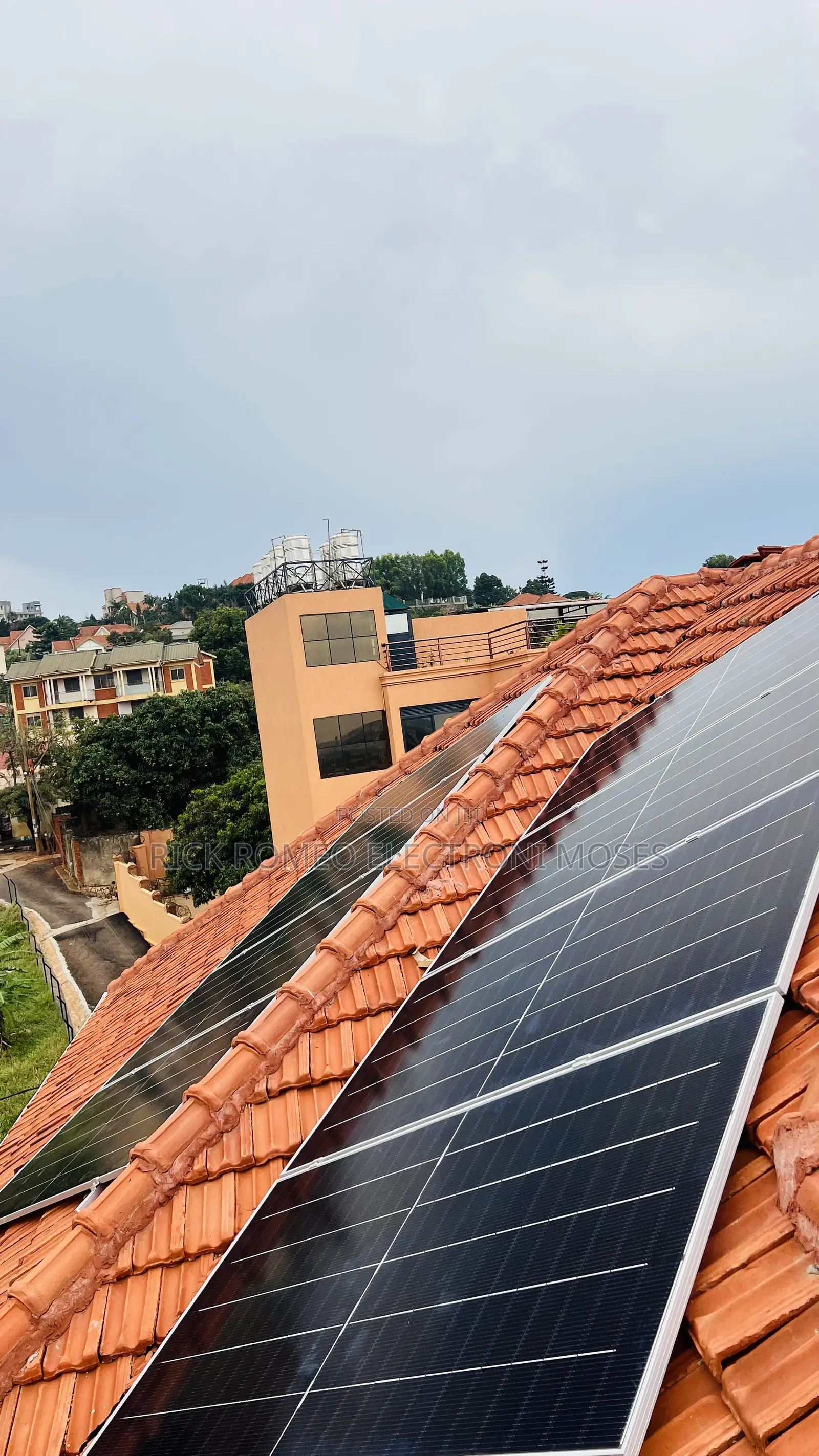 590w Mono Crystalline Solar Panels for Solar System Installation
