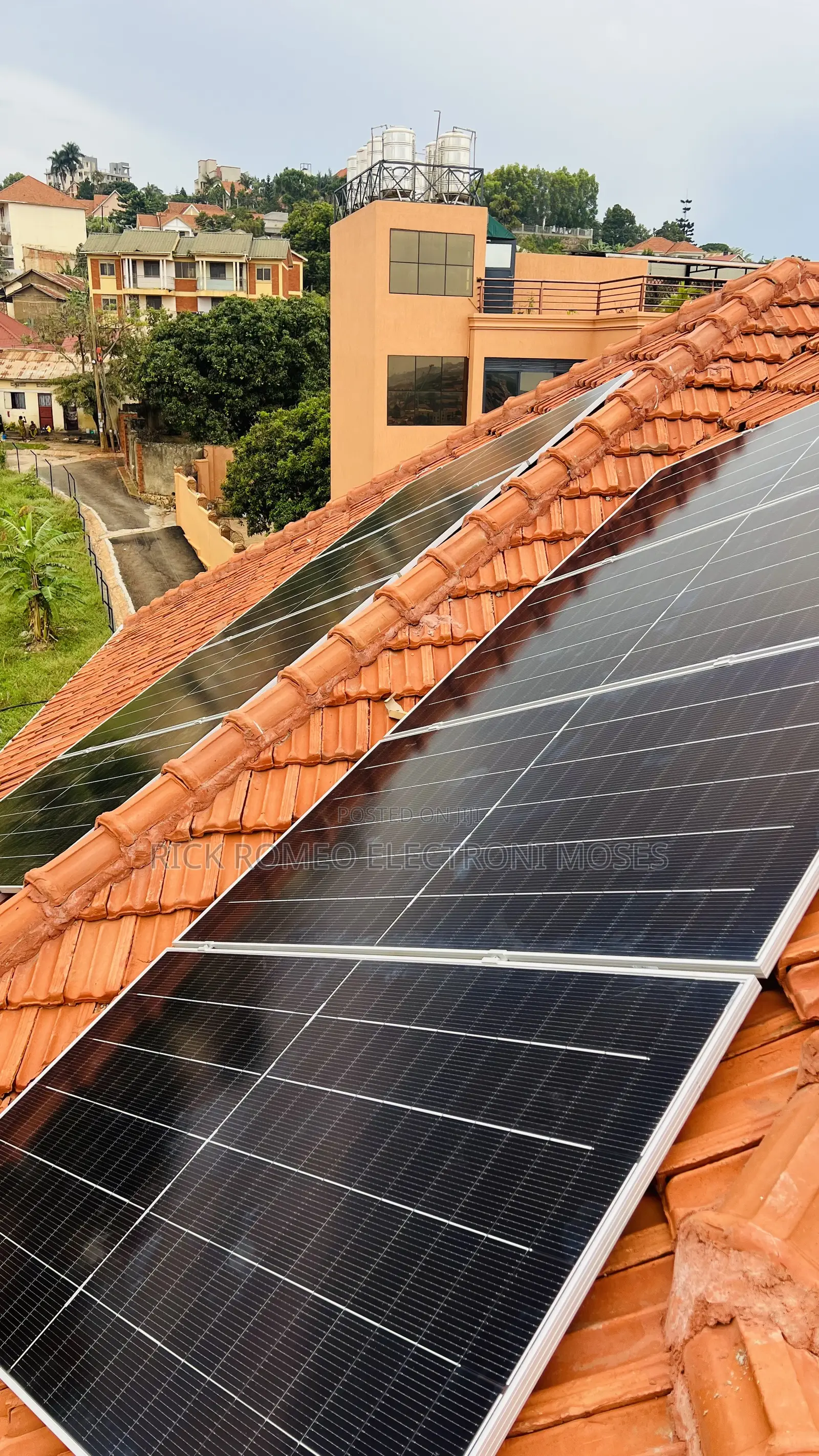 590w Mono Crystalline Solar Panels for Solar System Installation
