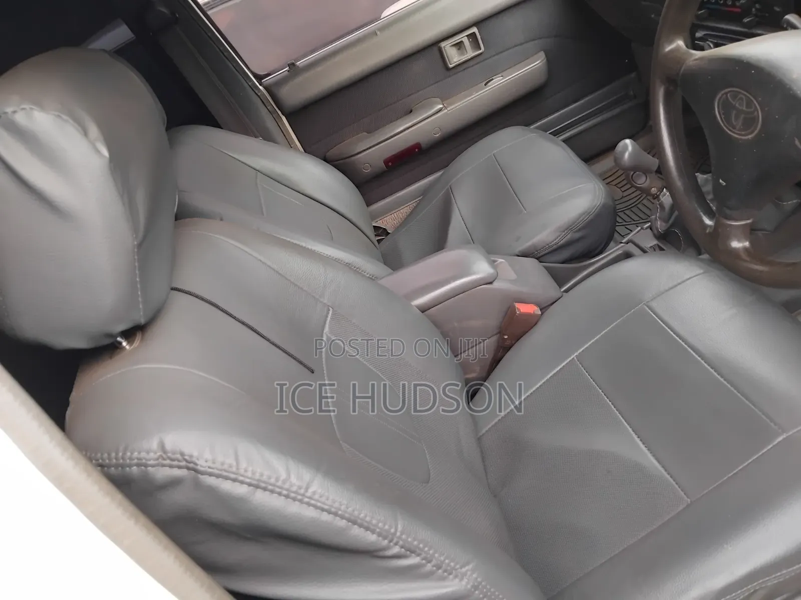 Toyota Hilux 1998 White