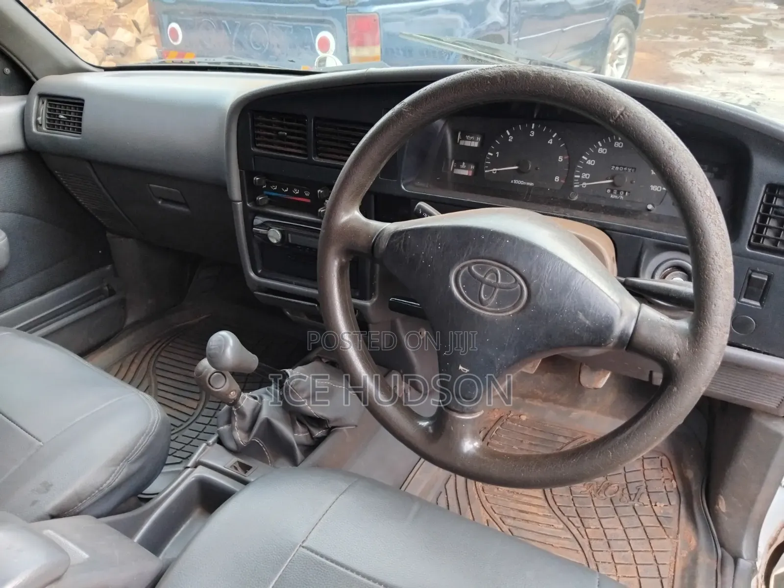 Toyota Hilux 1998 White