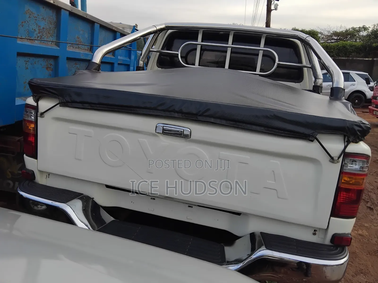 Toyota Hilux 1999 White
