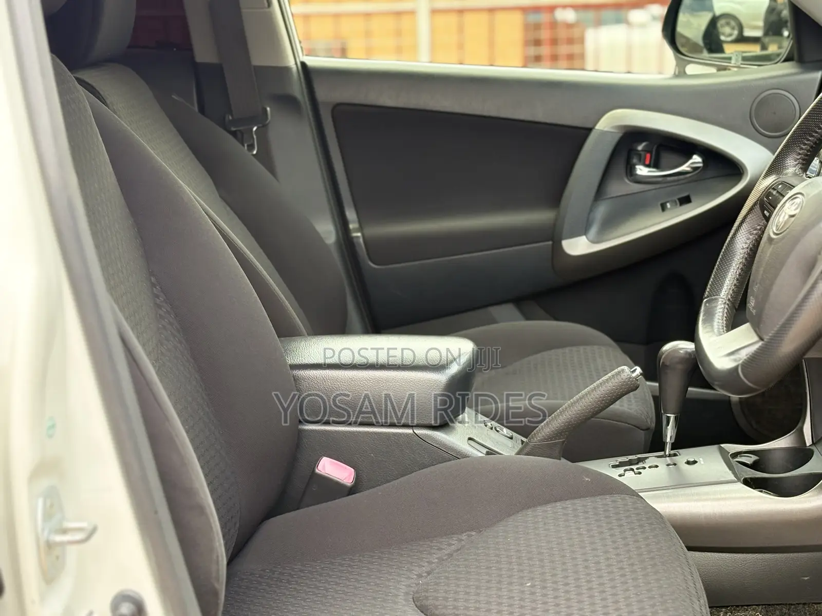 Toyota Vanguard 2012 White