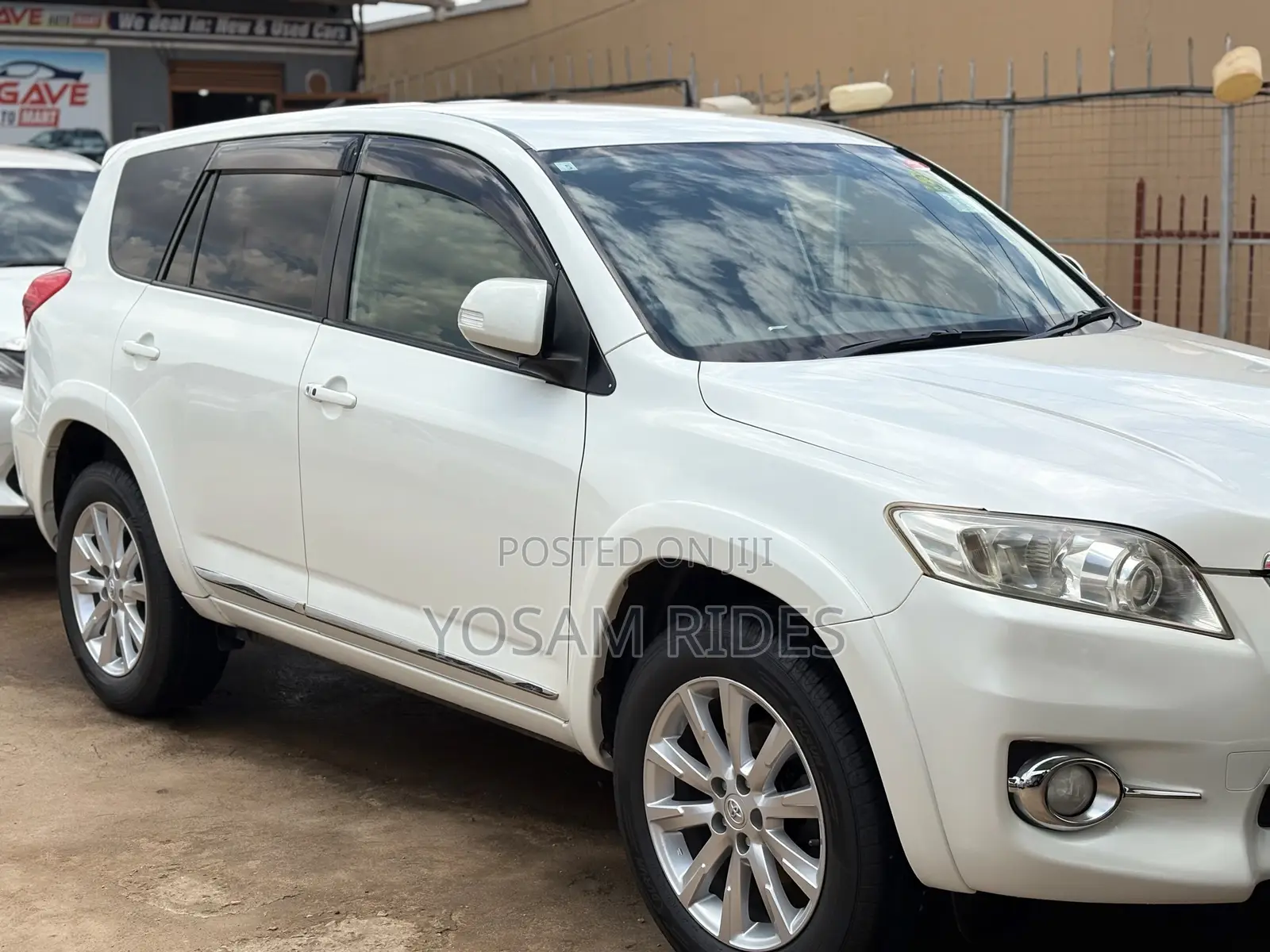 Toyota Vanguard 2012 White