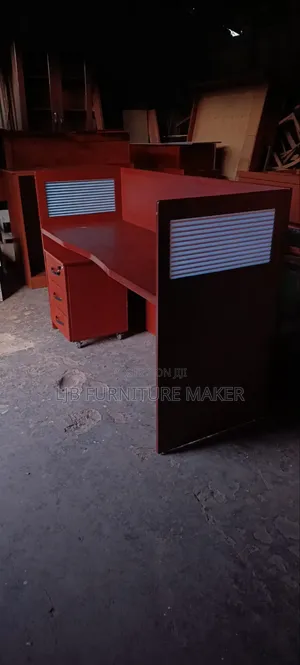 Laminated Workstation for One Seat