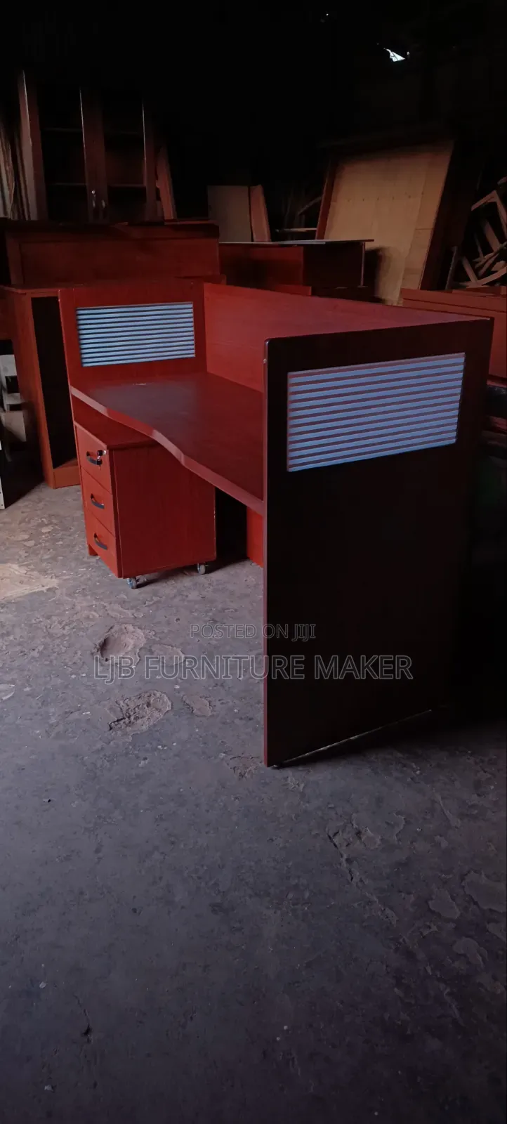 Laminated Workstation for One Seat