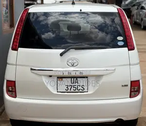 Toyota ISIS 1.8 G 2WD 2012 White