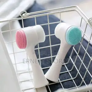 Facial Cleansing Brush