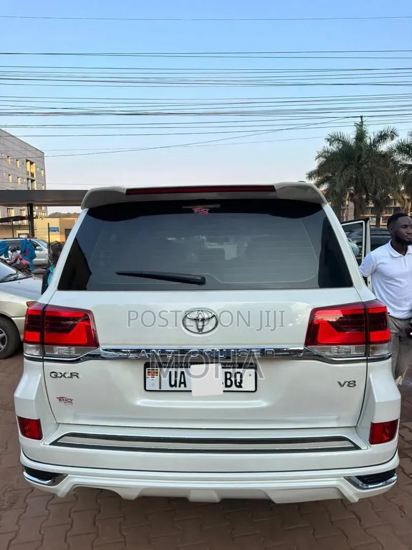 Toyota Land Cruiser Prado 2016 White