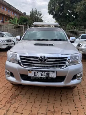 Toyota Hilux 3.0 D-4D 4x4 2015 Silver