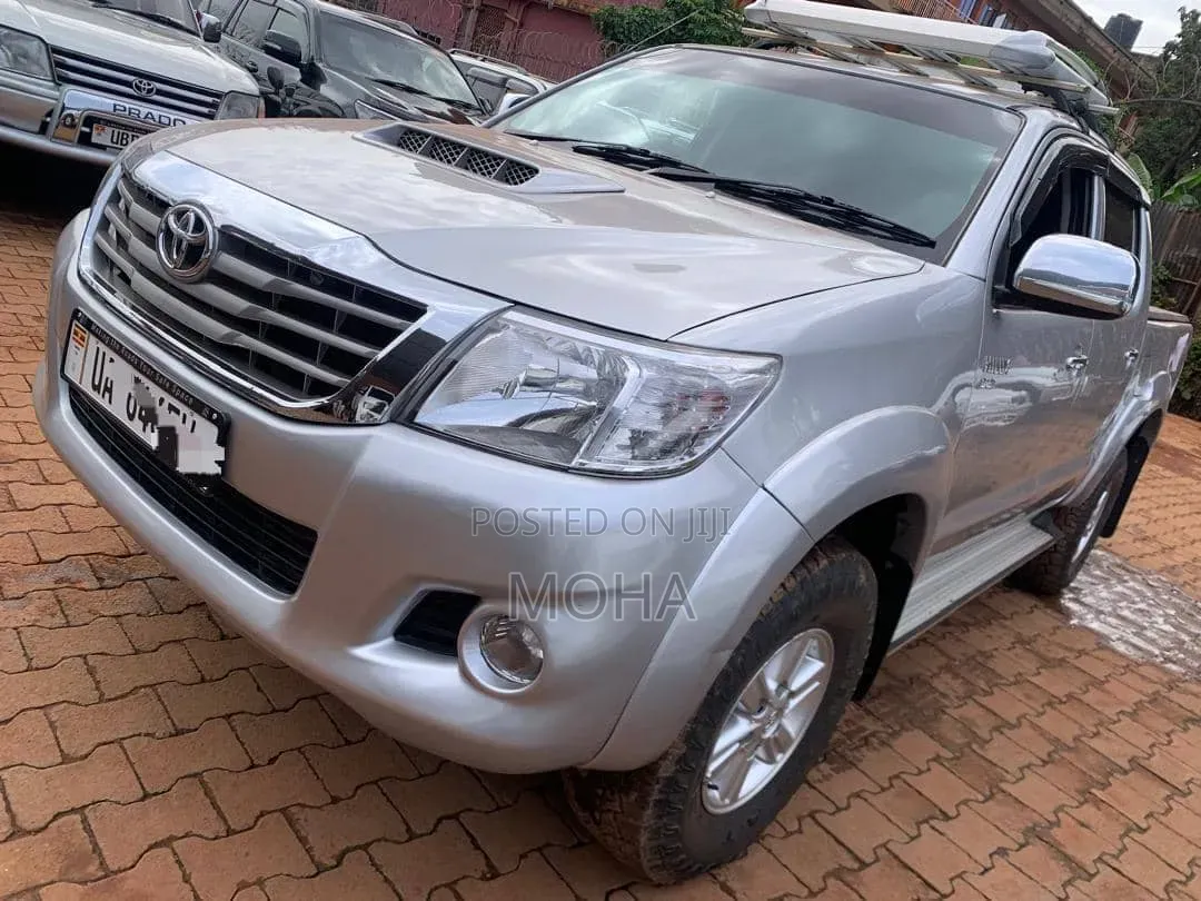 Toyota Hilux 3.0 D-4D 4x4 2015 Silver